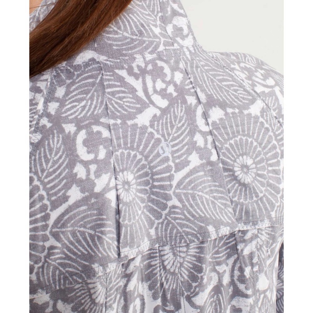 Lululemon Run: Travel To Track Jacket Beachy Floral White Fossil Size 6 View 4